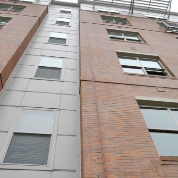 'Rustic Brick' colored Seismic Colorseal makes an inconspicuous joint sealing solution in brick facades.