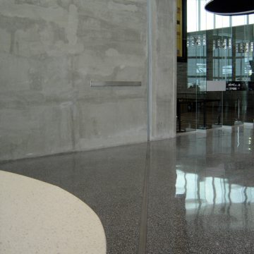 Airport floor expansion joint FS 75/… with transition to Colorseal wall joint. Colorseal provides aesthetic integration and sound proofing for interior walls in Tampa International Airport.