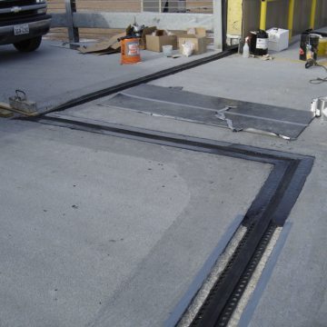 By contrast to the integral nosing and gland systems, EMSEAL’s THERMAFLEX features heat-welded and reinforced, factory-fabricated transitions to ensure continuity of seal. In addition the conservative aggregate loading in the EMSEAL header ensure that the material flows to repair spalls in the deck while also providing a balance between toughness and flexibility.