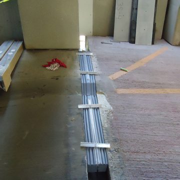 Seismic expansion joint SJS custom curb EMSEAL