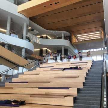 Students are able to enjoy the quiet, insulated, comfortable interior created with the help of Seismic Colorseal and Seismic Colorseal-DS Expansion Joints in the Kellogg School of Management at Northwestern University.