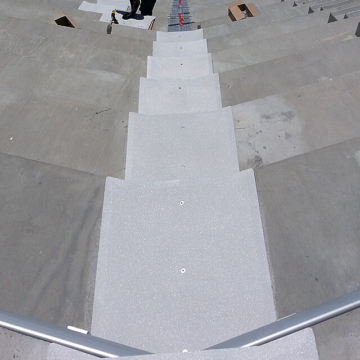 Stadium tread and riser expansion joint system with coverplate at the San Francisco 49ers' Levi's® Stadium